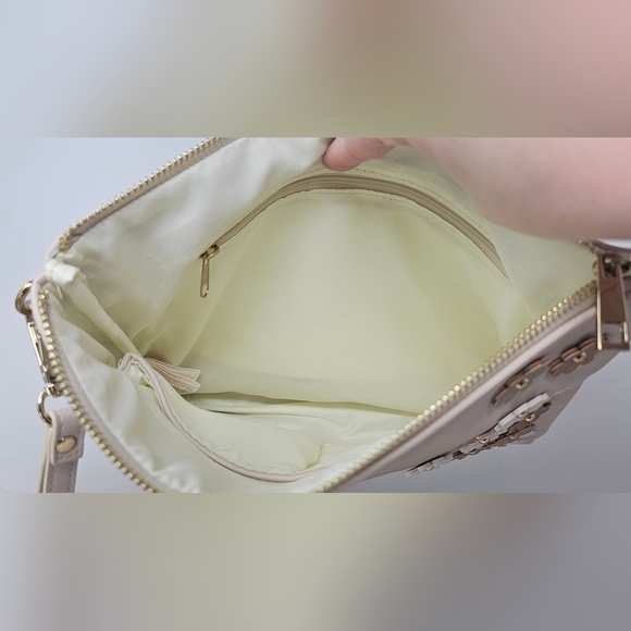 Imoshion Oversized Wristlet Clutch Makeup Bag With Floral Appliques - Picture 5 of 14